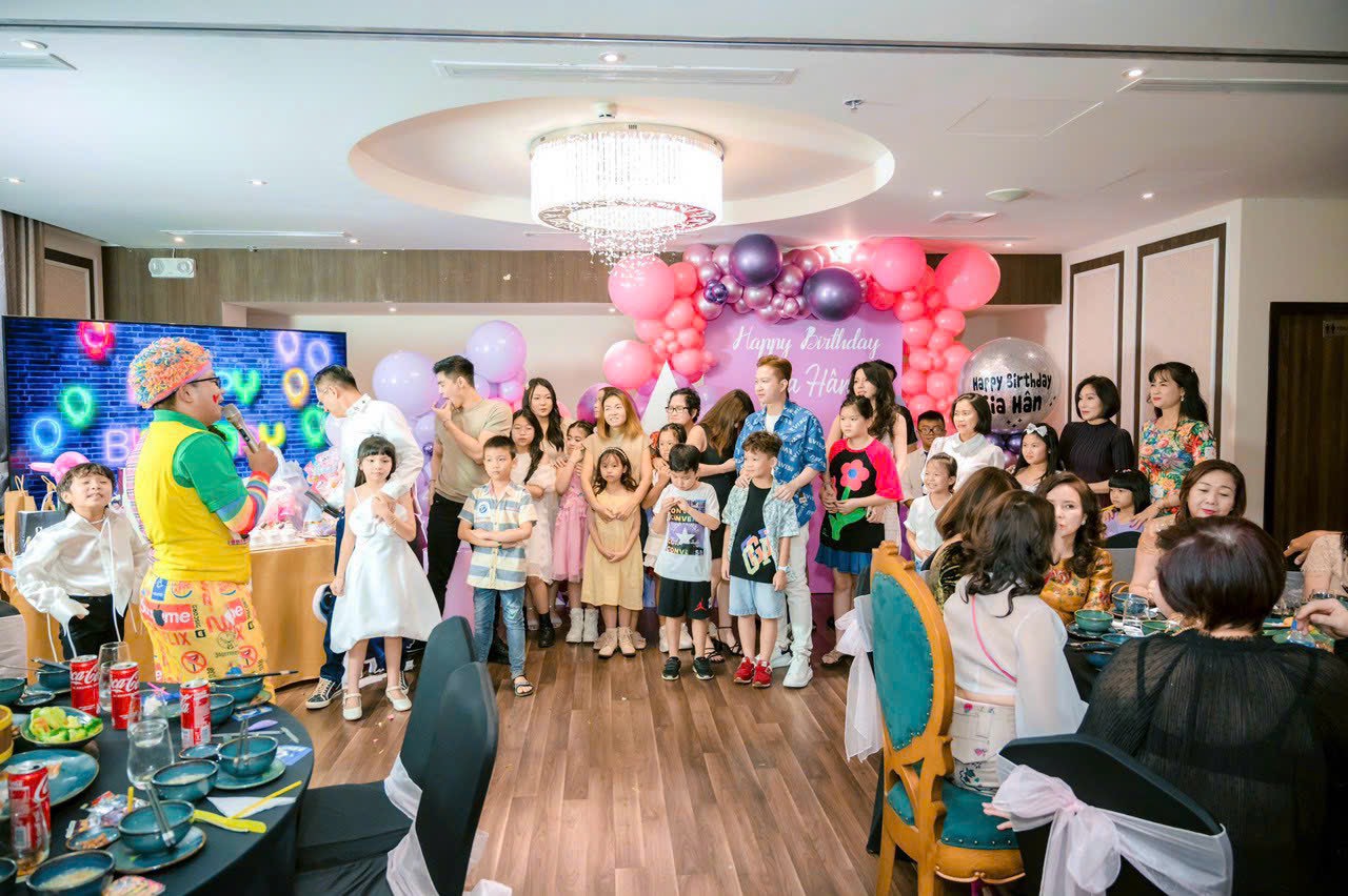 Dịch vụ tổ chức sinh nhật cho bé tại nhà trọn gói cho sinh nhật bé Lam Chi