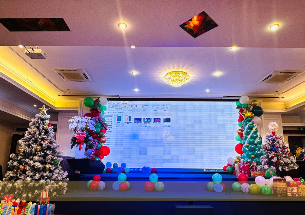 26 1 e1762673456490 Trang trí sân khấu chủ đề Noel