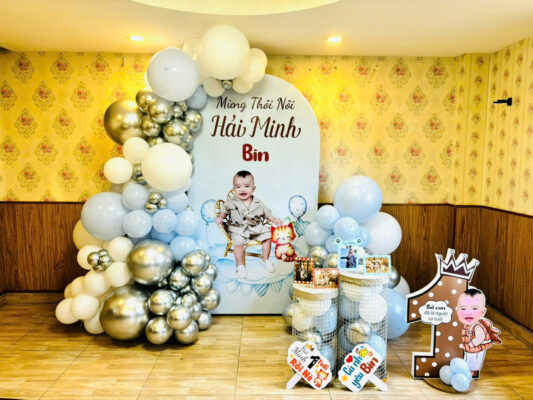 Trang tri sinh nhat thoi noi be trai Bin