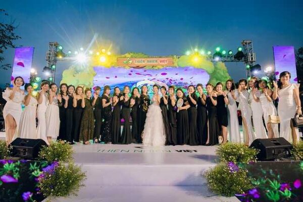 trang tri tiec tat nien theo chu de thien nhien 4