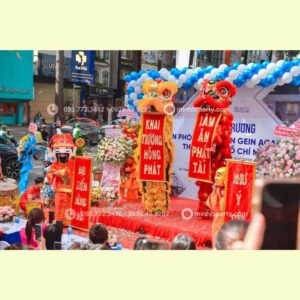 Múa lân khai trương cho cửa hàng