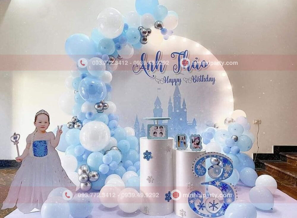 Trang trí sinh nhật bé gái chủ đề công chúa Elsa băng giá cổ tích