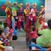 Chú hề bong bóng khai giảng năm học mới