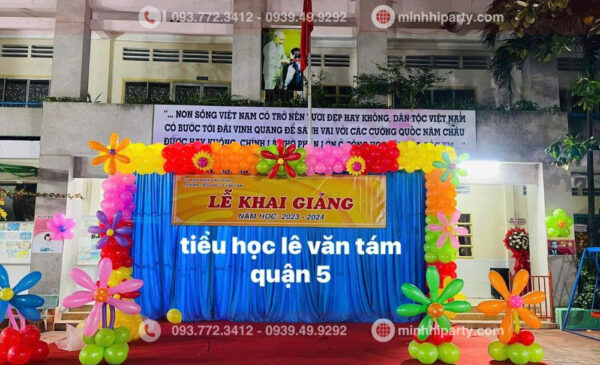 Line bong bóng sân khấu trang trí khai giảng năm học mới