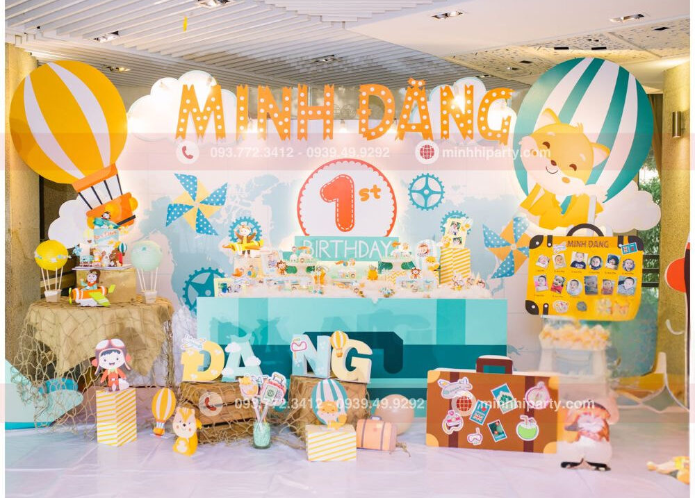 trang tri thoi noi 1 5 5 e1754368709928 Mẫu trang trí thôi nôi bé trai theo chủ đề khinh khí cầu