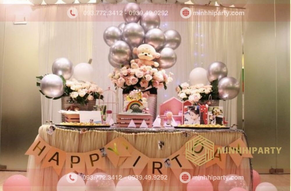 trang tri thoi noi 2 14 e1754364727360 Trang trí bàn tiệc thôi nôi cho bé gái đẹp