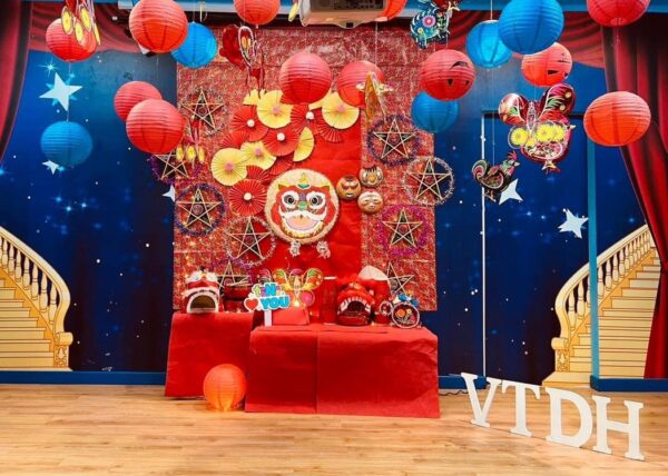 trang trí trung thu tại nhà cho bé với mẫu trang trí theo phong cách truyền thống