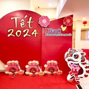 Trang Trí Sự Kiện Tết Nguyên Đán 2024 – Không Gian Chào Đón Tài Lộc Với Sắc Đỏ Hân Hoan Tại HDBank