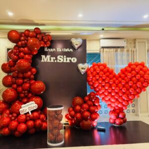 Mẫu trang trí sinh nhật Mr.Siro với mẫu trang trí trái tim bong bóng