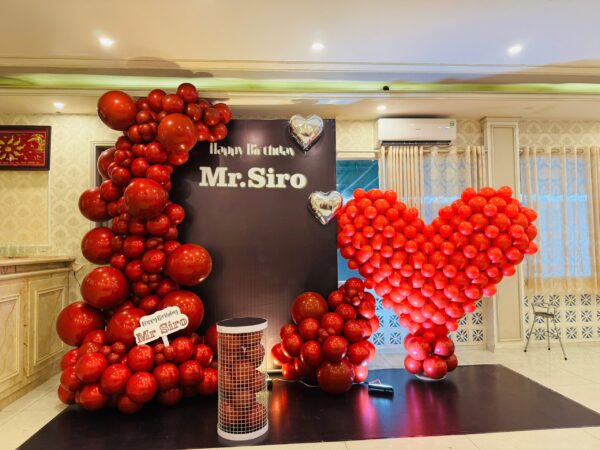 Mẫu trang trí sinh nhật Mr.Siro với mẫu trang trí trái tim bong bóng