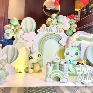 Mẫu trang trí đầy tháng bé tuổi Tỵ Anh Tú