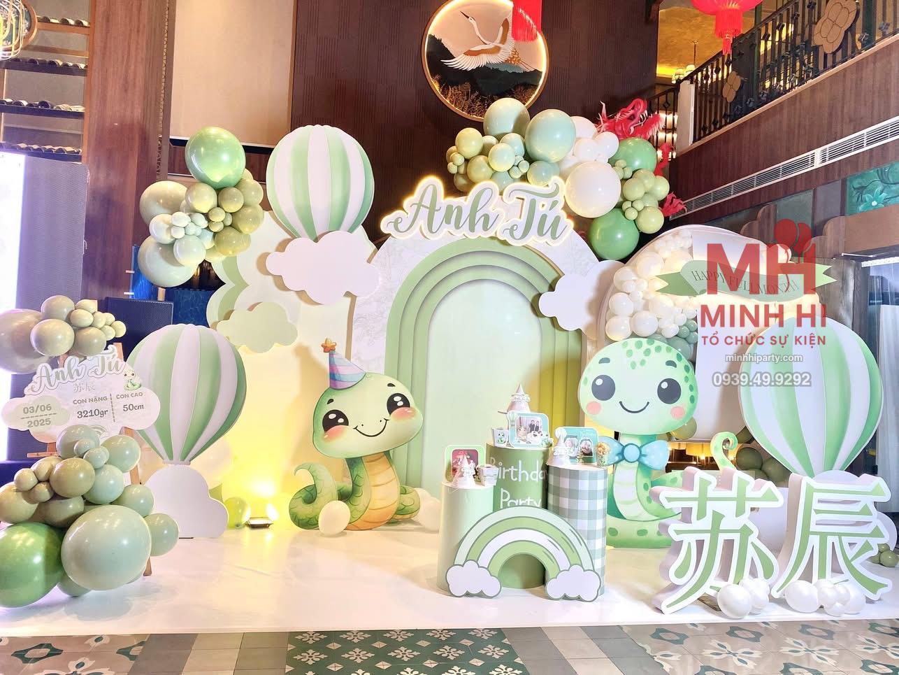 IMG 2660 Mẫu trang trí đầy tháng bé tuổi Tỵ Anh Tú