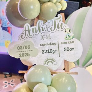 Bảng welcome với thông tin của bé cũng được Minh Hi Party thiết kế theo chủ đề bé tuổi Tỵ