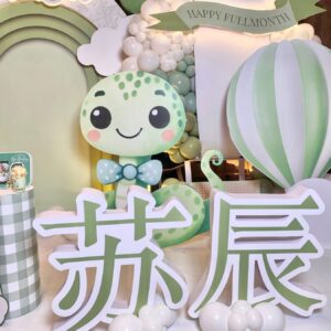 hình ảnh chú rắn con đội mũ sinh nhật