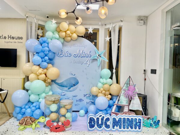 Mẫu background trang trí sinh nhật bé trai Đức Minh chủ đề biển cả