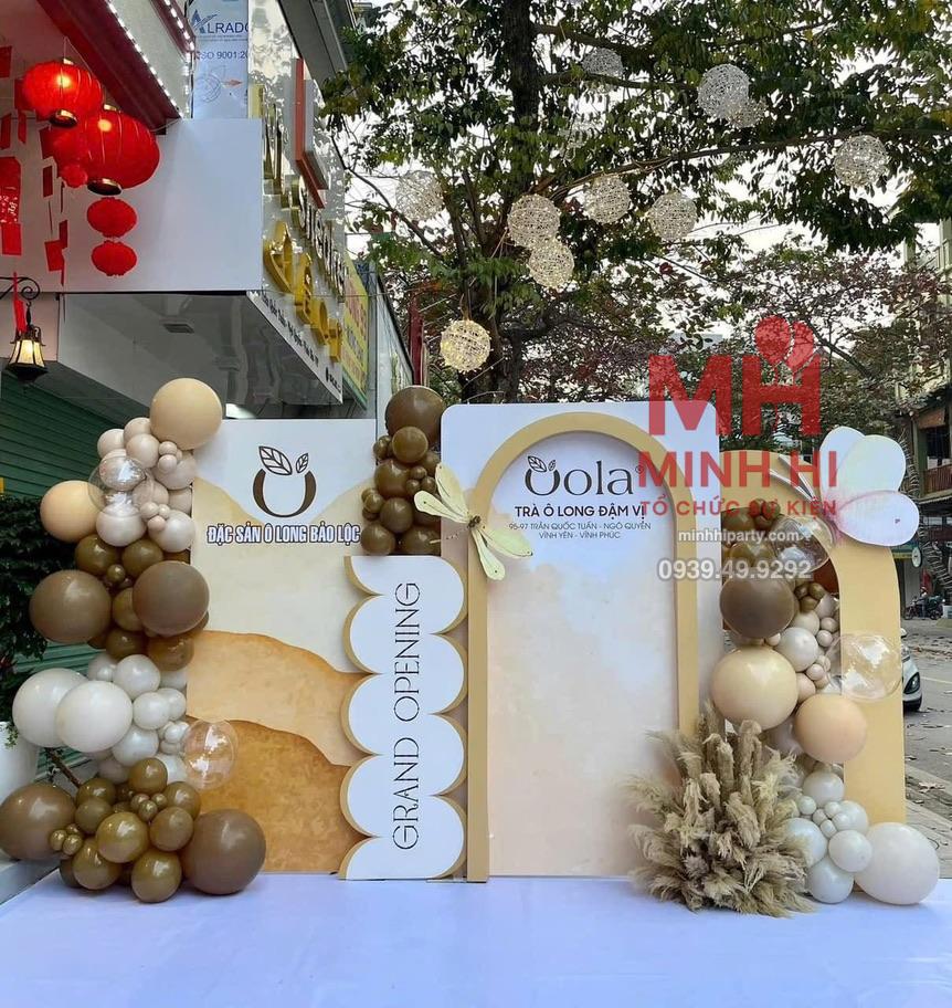 Trang tri su kien khai truong 30 Trang trí khai trương cửa hàng trà ô long