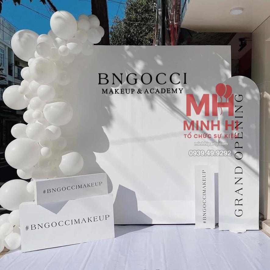 Trang tri su kien khai truong 51 Trang trí khai trương cửa hàng tone trắng ngọc trai sang trọng