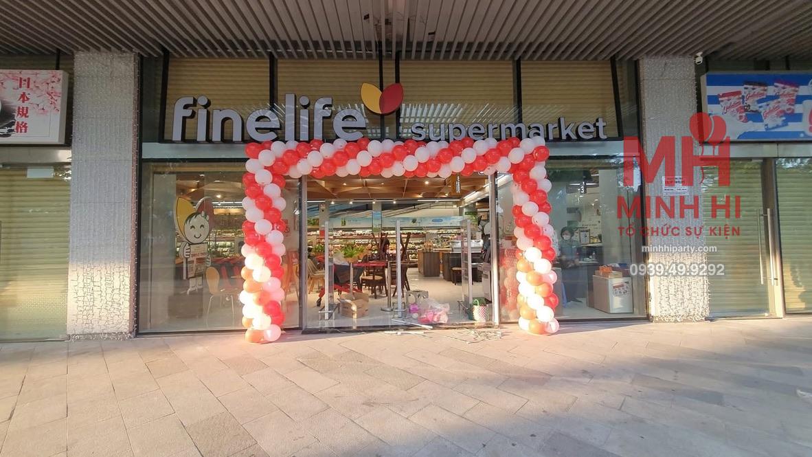 Trang tri su kien khai truong 56 Cổng bong bóng trang trí khai trương cửa hàng tại toà nhà