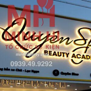 Bảng hiệu mạ vàng viền led cho Spa sang trọng