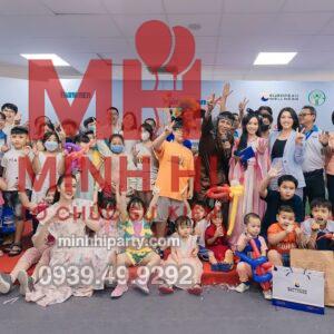 checkin.remini enhanced Chú cuội chị hằng chụp hình lưu niệm tại sự kiện trung thu cho các em thiếu nhi