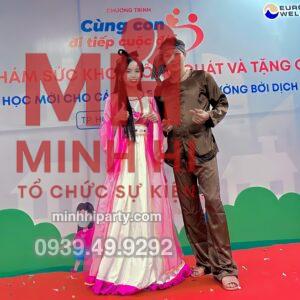 Hình ảnh chú cuôi chị hằng cung cấp bởi Minh Hi Party