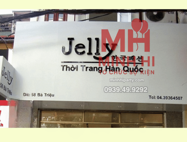 làm bảng hiệu tone màu trắng và chữ nổi màu đen