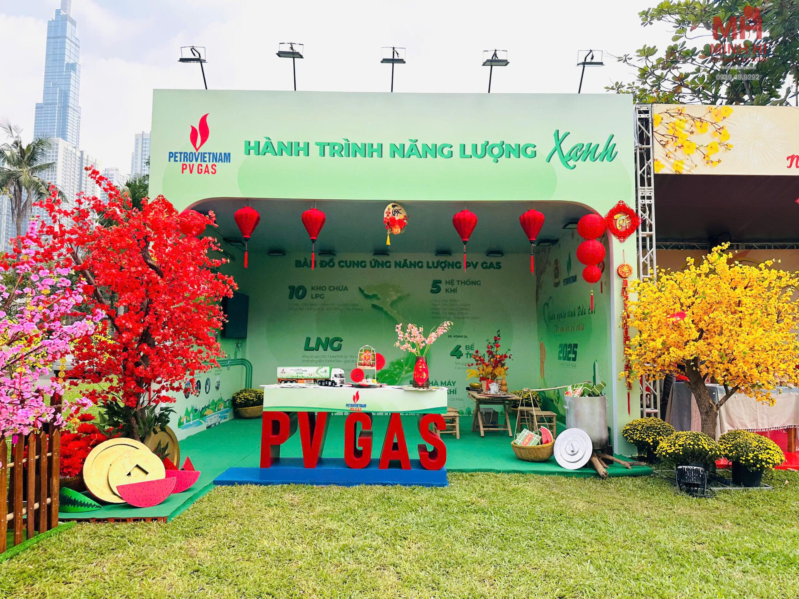 Tiểu cảnh tết với mai đào truyền thống kết hợp hiện đại