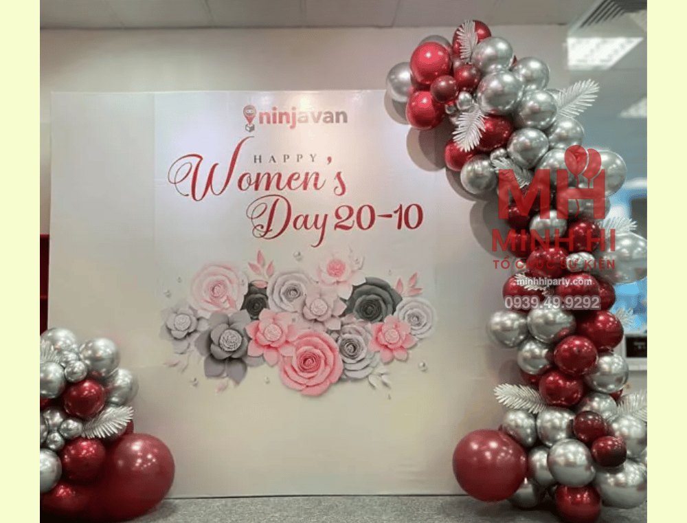 Trang trí 20/10 với tông màu đỏ và bạc chủ đạo