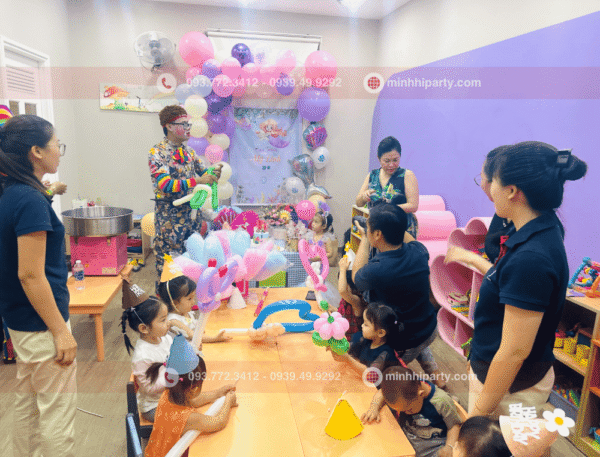 Trang trí sinh nhật cho bé gái tại lớp học