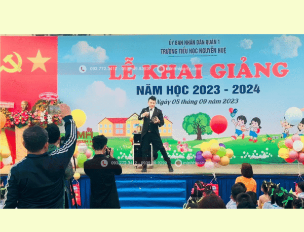 Trang trí sân khấu khai giảng cho trường tiểu học
