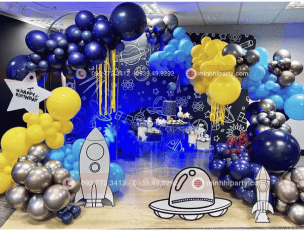 Backdrop sinh nhật bé trai 2025 chủ đề siêu nhân vũ trụ cá tính