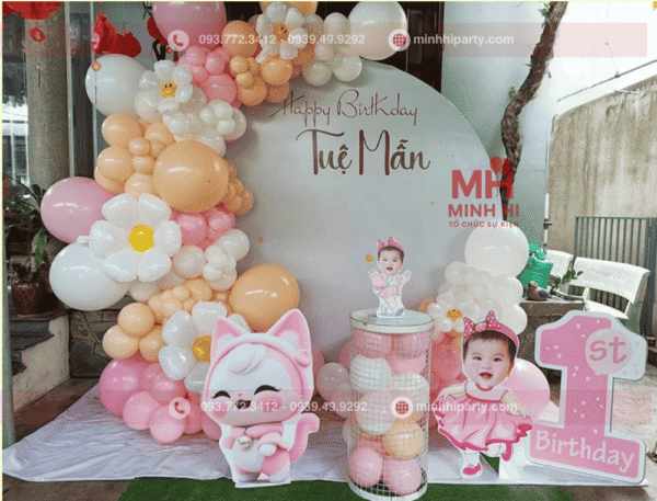 Backdrop thôi nôi bé gái dễ thương, trang trí nhẹ nhàng và tinh tế