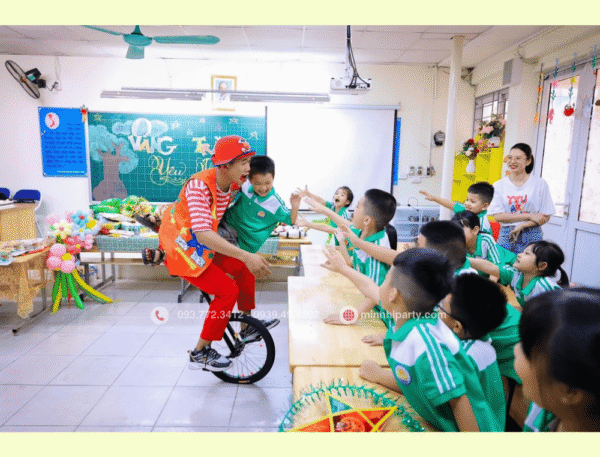 Biễu diễn xe đạp nghệ thuật cho tiệc sinh nhật vui nhộn tại trường học