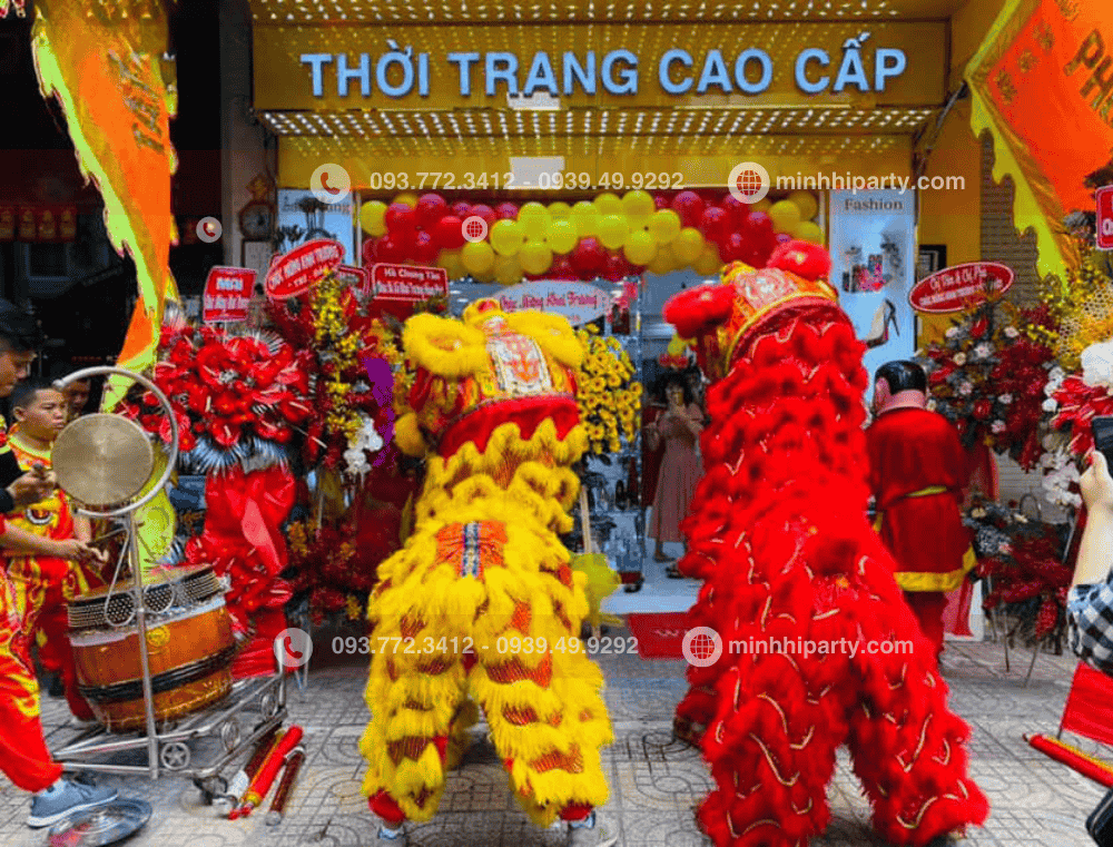 mua lan khai truong cua hang thoi trang tron goi