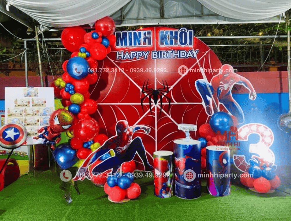 Phông sinh nhật bé trai chủ đề siêu nhân với không gian trang trí tại nhà