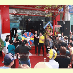 Tổ chức quay số may mắn tại lễ khai trương cửa hàng