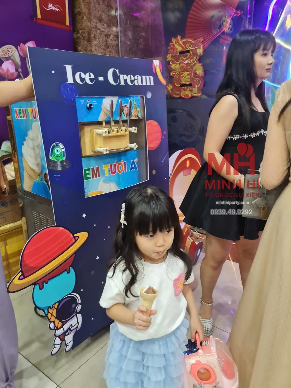trai nghiem dich vu lam kem su kien 4 Hình ảnh quầy làm kem sự kiện do Minh Hi Party cung cấp cho thuê
