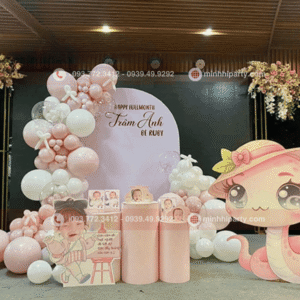 Mẫu backdrop thôi nôi bé gái với chủ đề rắn nhỏ tuổi bé