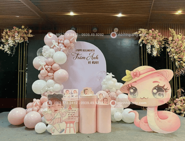 Mẫu backdrop thôi nôi bé gái với chủ đề rắn nhỏ tuổi bé