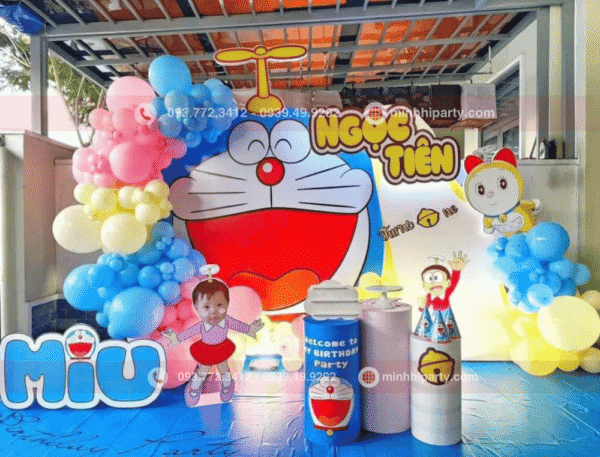 Trang trí sinh nhật bé gái chủ đề Doremon nhiều àu sắc nổi bật