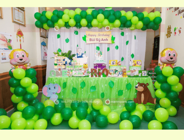 trang trí sinh nhật cho bé trai chủ đề xanh lá cây rừng xanh