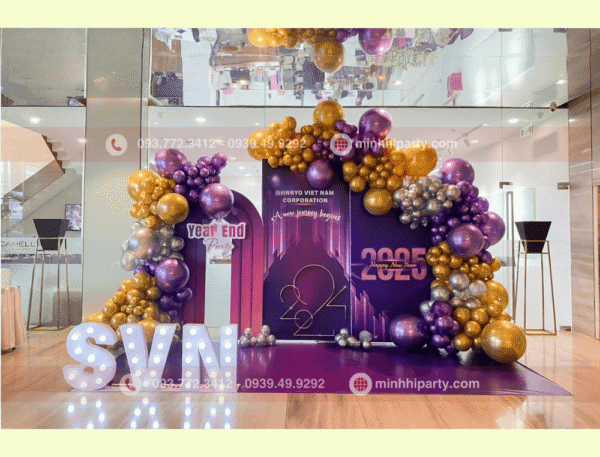 Trang trí sự kiện Year End Party với thiết kế đèn led