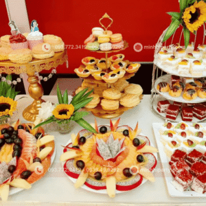 Trái cây được trang trí trong set trang trí tiệc teabreak