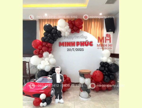 Mẫu decor sinh nhật bé trai tại nhà cho bé Hoàng Phúc