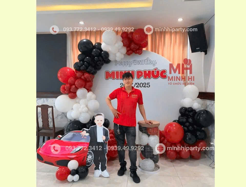 Mẫu trang trí sinh nhật bé trai chủ đề xe theo yêu cầu của bé