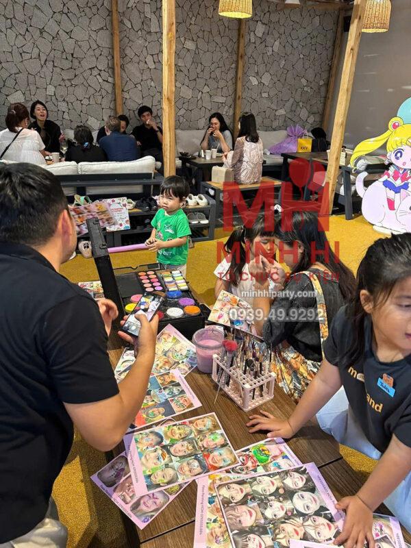 thuê nhân sự vẽ mặt halloween Minh Hi Party.