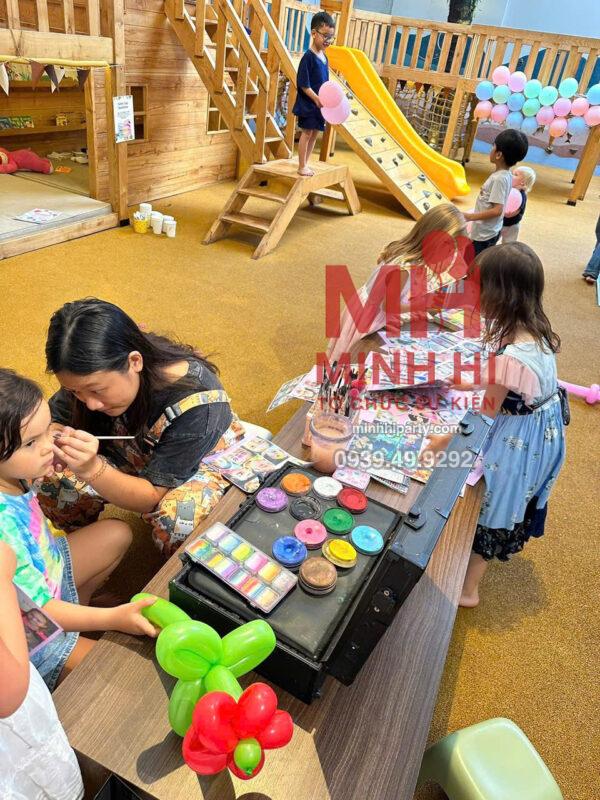 vẽ mặt halloween face painting