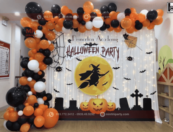 Trang trí backdrop halloween phong cách cổ điển với rem vải