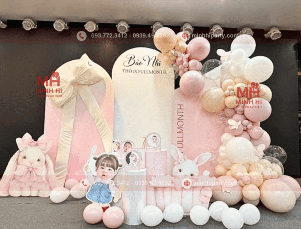 Trang trí backdrop sinh nhật bé gái chủ đề thỏ trắng