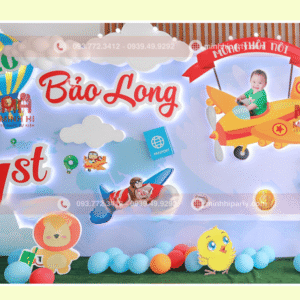 Trang trí backdrop sinh nhật cho bé trai Bảo Long chủ đề bầu trời